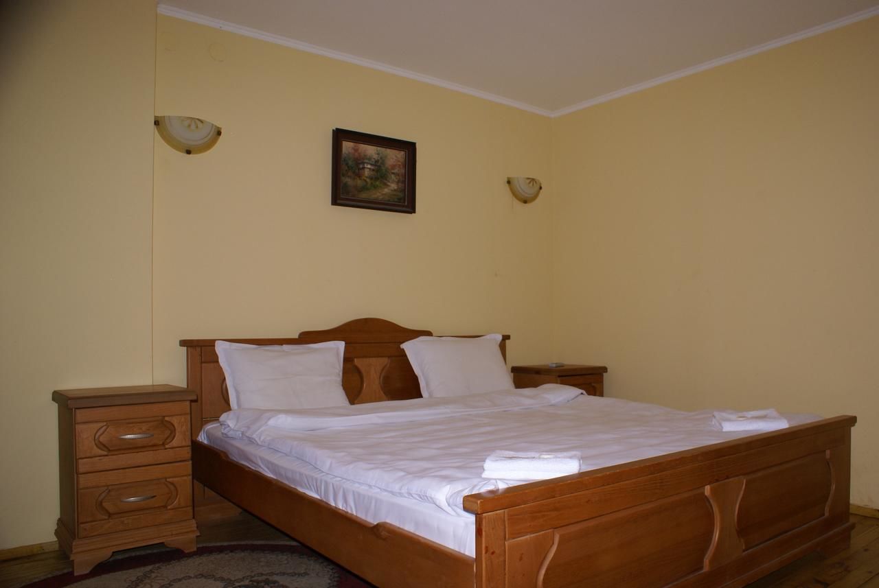 Отель Chiflik Nenkovi Family Hotel Osenovlag