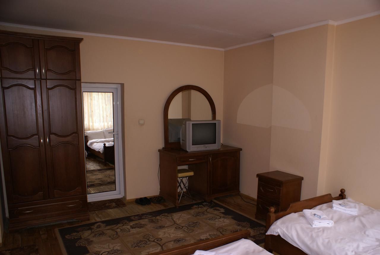 Отель Chiflik Nenkovi Family Hotel Osenovlag